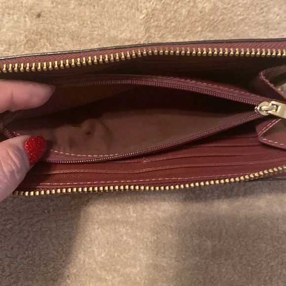 Burgundy coach wallet - Picture 4 of 4